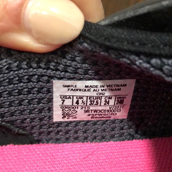 Lightly worn Reebok sneakers! - Picture 2 of 4